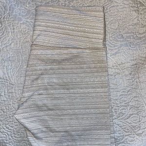 White jacquard Athleta 7/8 leggings
